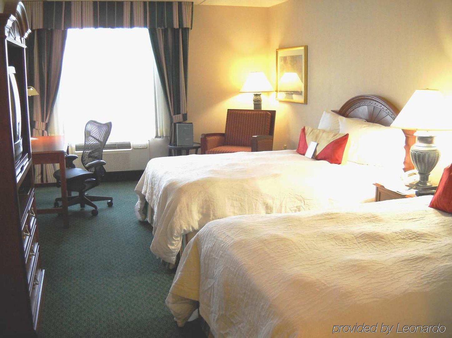 Hilton Garden Inn פלימות' חדר תמונה